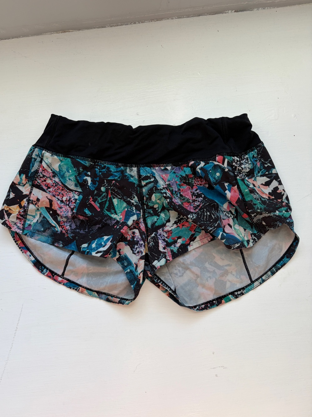lululemon Speed Up Black Waist Multicolor Abstract Print Athletic Shorts